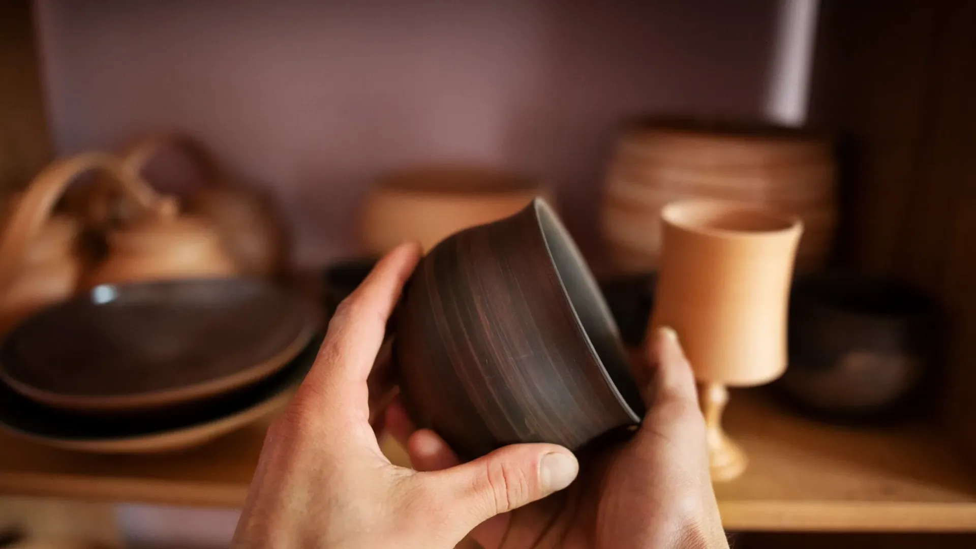 Clay decor blended with modern light design